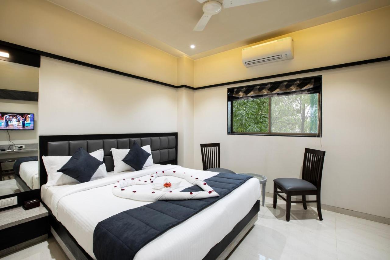 Megh Residency Navi Mumbai Hotel Exterior foto